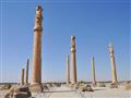 V Perzepolise nás privíta obrovský palác Apadana, kedysi centrum perzského sveta, dnes len ruiny a n