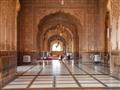 Mešita bola postavená vládcom Aurangzebom v roku 1673, jej stavba trvala dva roky. Táto veľkolepá me
