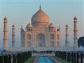 Dokonalý Taj Mahal pri východe slnka