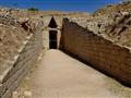 Mykénske šachtové hrobky sú dnes najzaujímavejšími pamiatkami starovekého mesta. Nahliadneme aj do n