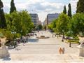 Hlavné námestie Atén Syntagma je začiatočnou stanicou každého návštevníka. Za chrbtom máme grécky pa