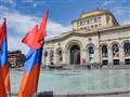 Námestie Republiky so svojimi okázalými budovami v samotnom srdci Jerevanu. foto: Tomáš Kubuš - BUBO