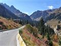 Pár kilometrov za Almaty sa ocitneme v nádherných horách Šimbulaku. Vezmeme lanovku a odvezieme sa a