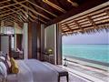 Chcete si na Maldivách užívať zmyselný luxus priamo v luxusnej vodnej vile? Grand vila s vlastným, p