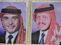 Jordánsko je dodnes kráľovstvom a na čele stojí panovník Abdulláh II. (na fotke vpravo). Jeho otec, 