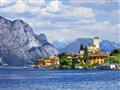 Najkrajšie jazerá Talianska a Švajčiarska s mestečkom