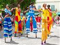 Tradiční kubánsky tanečníci a tanečníčky