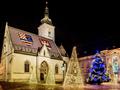 Advent v Záhrebe - kostol a vianočné stromčeky