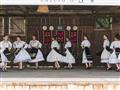 Folklórne tanečnice na predstavení v Rumunsku.