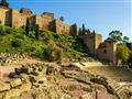 Antické divadlo a hrad Alcazaba v Malage.