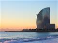 Hotel W a pláž Barceloneta v Barcelone.