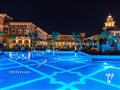 Bazén večer v Rixos Premium Saadiyat Island Abu Dhabi
