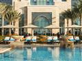 Hotel Ajman Saray - Lehátka s bazénom