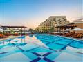 Bazén v hoteli Rixos Bab Al Bahr