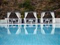 Masáže priamo pri bazéne hotela Tesoro Blu Hotel & Spa