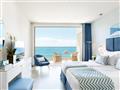 Izba s terasou a výhľadom na more v hoteli Ikos Oceania