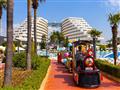 Vláčik s ďeťmi v Miracle Resort
