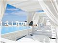 v Knossos Beach Bungalow & Suites