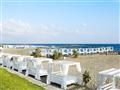 Pláž v Knossos Beach Bungalow & Suites