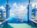 Vonkajší bazén hotela Limak Cyprus