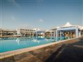 Bazén v hoteli Limak Cyprus