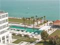 Bazén v hoteli Pella Beach Grecotel Premium Resort