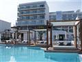 Pohľad od bazéna na hotel Sunrise Pearl Resort Spa
