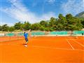 Tenisový kurt v BRETANIDE Sport & Wellness Resort