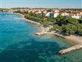 Chorvátsko - Vodice - Srima - apartmány Poseidon - pláž
