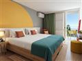 Chorvátsko - Makarska - Makarska Sunny Resort - izba s balkónom