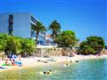 Chorvátsko - Podgora - Hotel Sirena - pláž pri hoteli