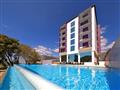 Chorvátsko - Biograd - Biograd na moru - hotel Adriatic - pohľad na hotel