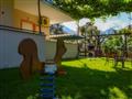 Apartmánový dom Vergina-Thasos-Skala Potamias-autobusový zájazd -dvor so záhradou