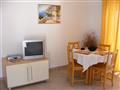 Dovolenka / zájazdy / cestovanie, Chorvátsko, Drvenik, penzión Adria - obývacia časť v apartmáne