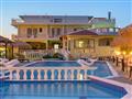Hotel Kokkari Beach: fotografie vybavení exteriérů a interiérů ubytování.