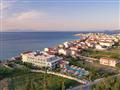 Hotel Kokkari Beach: fotografie vybavení exteriérů a interiérů ubytování.