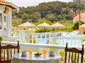 Hotel Kokkari Beach: fotografie vybavení exteriérů a interiérů ubytování.