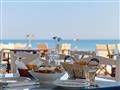 Hotel Kokkari Beach: fotografie vybavení exteriérů a interiérů ubytování.
