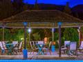 Hotel Kokkari Beach: fotografie vybavení exteriérů a interiérů ubytování.