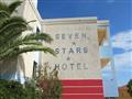 Hotel Seven Stars: fotografie vybavení exteriérů a interiérů ubytování.