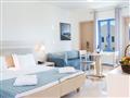 Hotel Porto Galini Seaside Resort & Spa: fotografie vybavení exteriérů a interiérů ubytování.