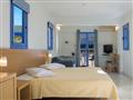 Hotel Porto Galini Seaside Resort & Spa: fotografie vybavení exteriérů a interiérů ubytování.
