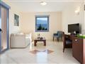 Hotel Porto Galini Seaside Resort & Spa: fotografie vybavení exteriérů a interiérů ubytování.