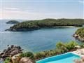Hotel Costa Smeralda: fotografie vybavení exteriérů a interiérů ubytování.