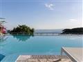 Hotel Costa Smeralda: fotografie vybavení exteriérů a interiérů ubytování.