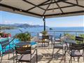Hotel Costa Smeralda: fotografie vybavení exteriérů a interiérů ubytování.
