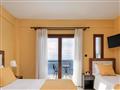 Hotel Costa Smeralda: fotografie vybavení exteriérů a interiérů ubytování.
