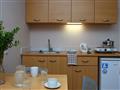 Aparthotel Scorpios: fotografie vybavení exteriérů a interiérů ubytování.