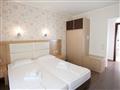 Hotel Kanali Beach: fotografie vybavení exteriérů a interiérů ubytování.