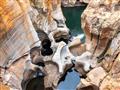 Bourke’s Luck Potholes – geologická lokalita v Južnej Afrike, kde erózia a piesok v toku rieky formovali hlboké kruhové priehlbiny a kaňonové steny